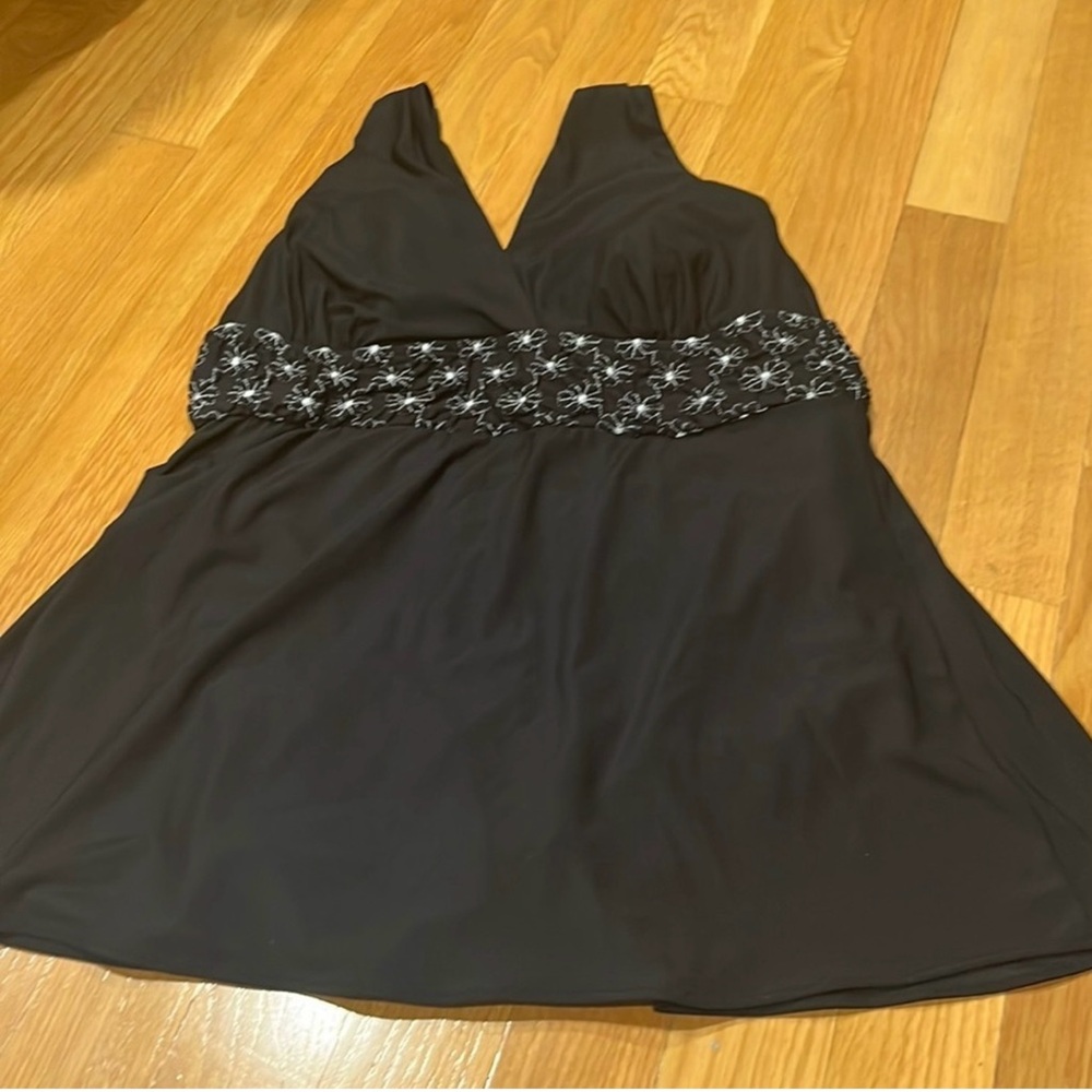 Great Lengths womens one piece swim suit size 16 W.